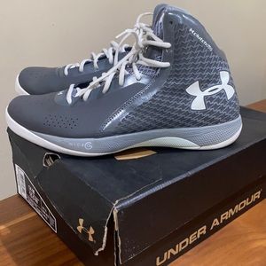 Under Armour Micro G Torch size 14…… like new
